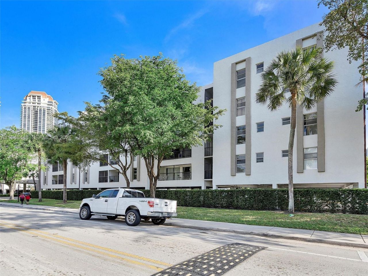 201 178th Dr, Unit 307, Sunny Isles Beach, FL 33160 Photo