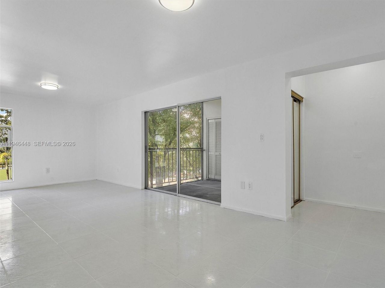 201 178th Dr, Unit 307, Sunny Isles Beach, FL 33160 Photo