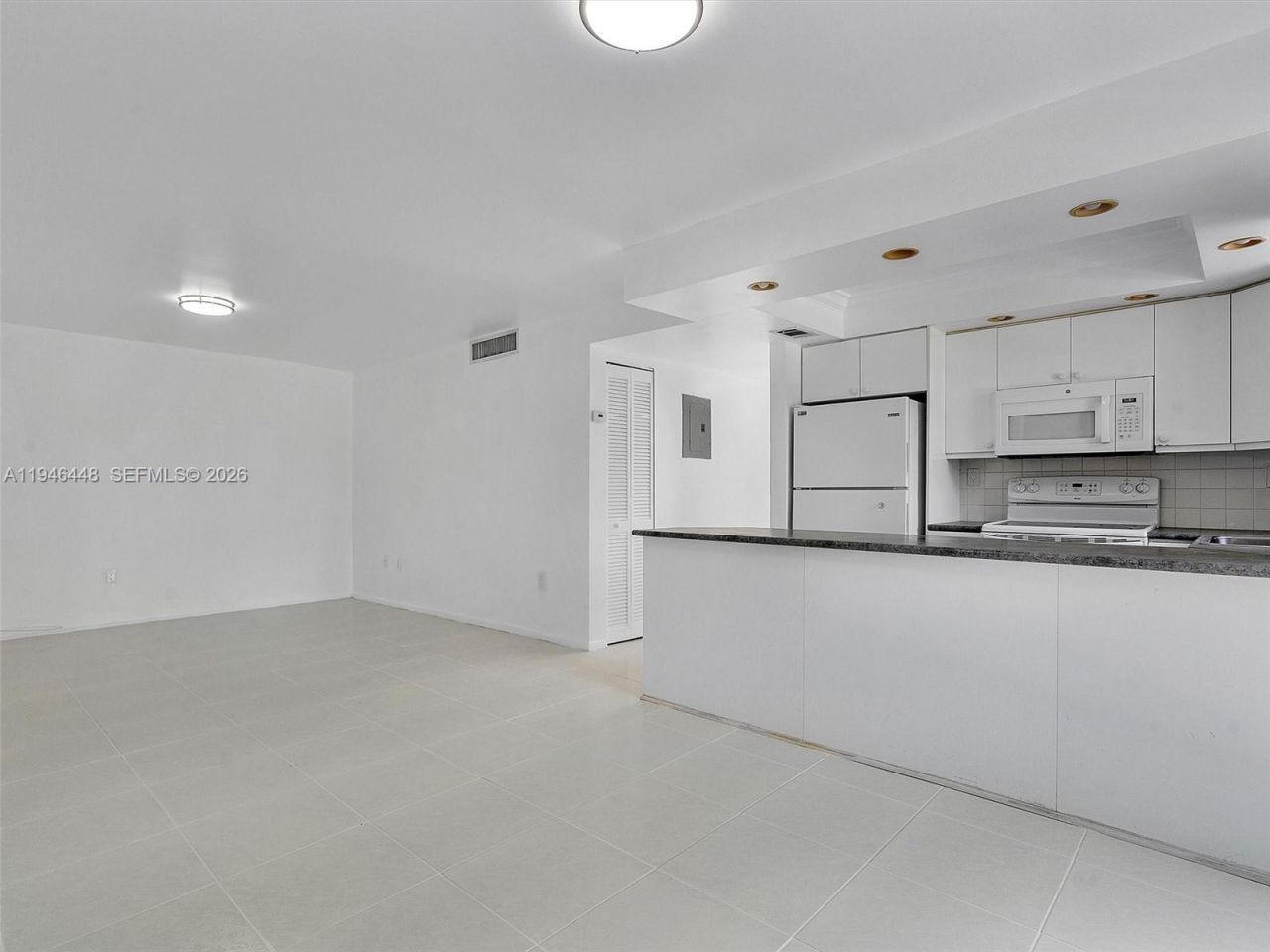 201 178th Dr, Unit 307, Sunny Isles Beach, FL 33160 Photo