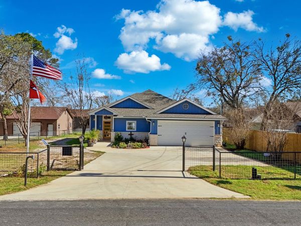 682 STUART RD, Adkins, TX 78101