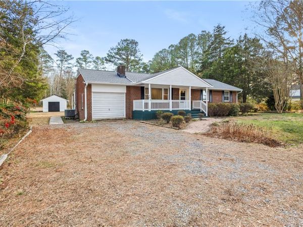 249 North Shore Circle, North, VA 23128