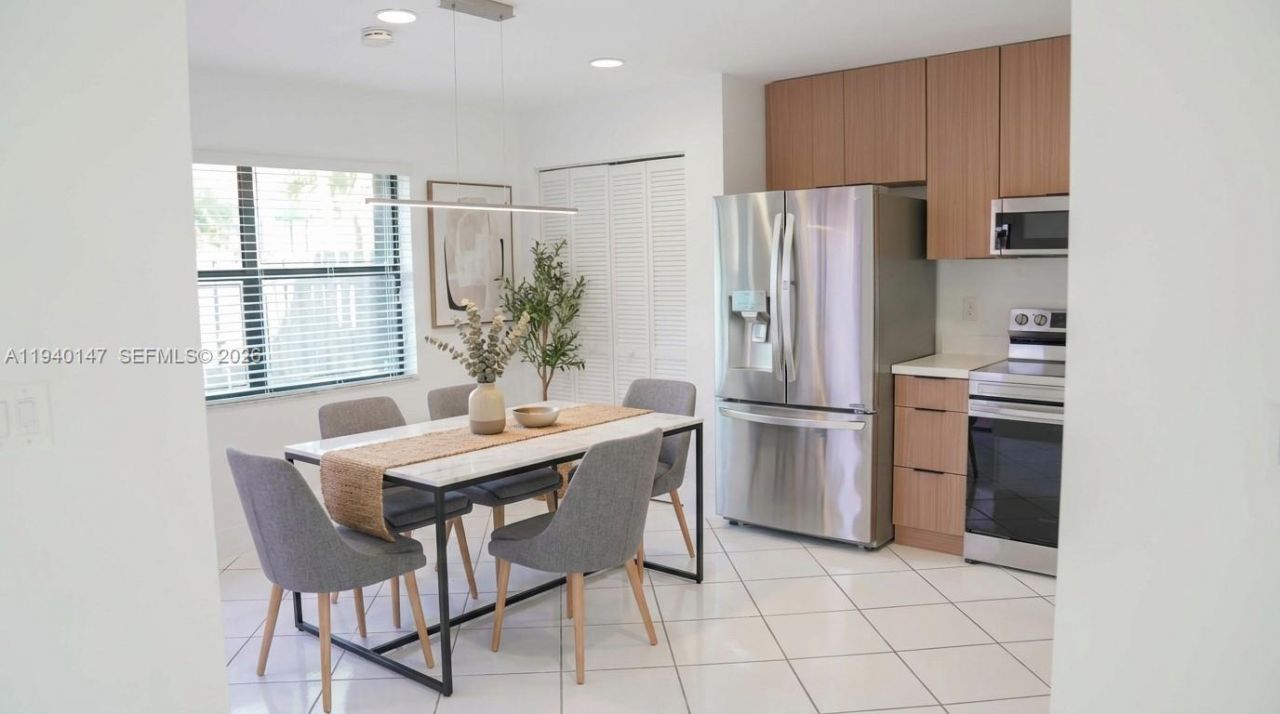 9023 SW 113th Place Cir W, Miami, FL 33176 Photo