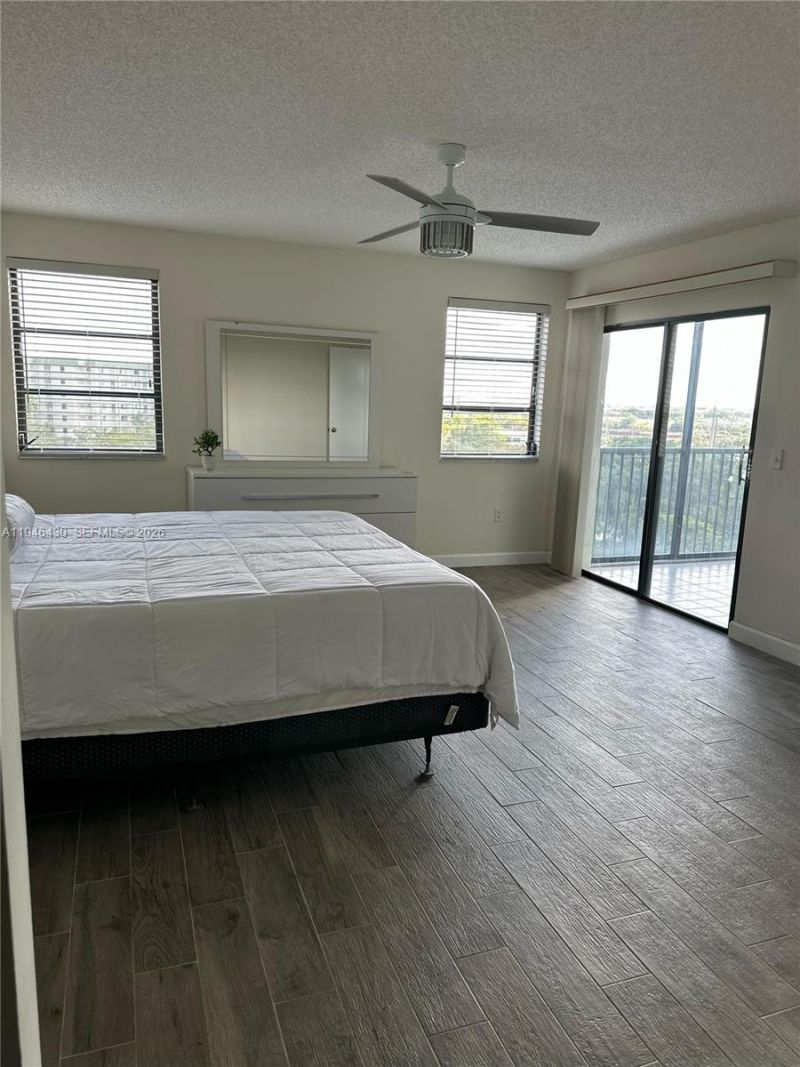 2240 N Cypress Bend Dr , Unit 805, Pompano Beach, FL 33069 Photo