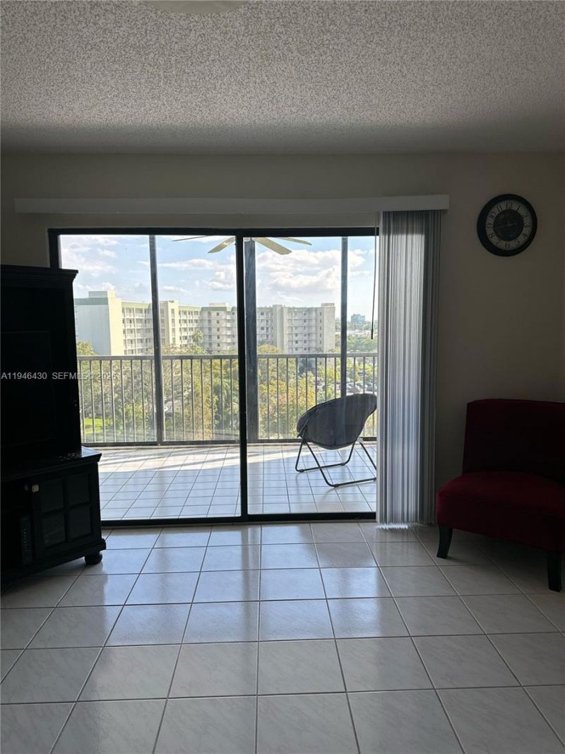 2240 N Cypress Bend Dr , Unit 805, Pompano Beach, FL 33069 Photo