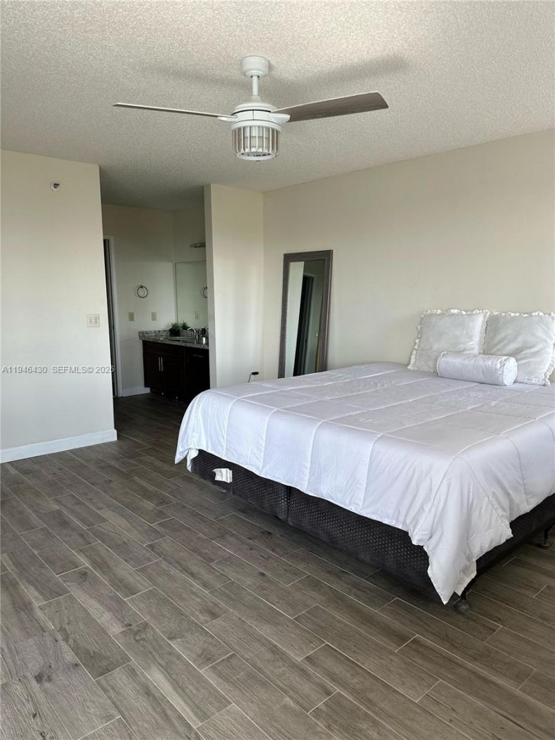 2240 N Cypress Bend Dr , Unit 805, Pompano Beach, FL 33069 Photo