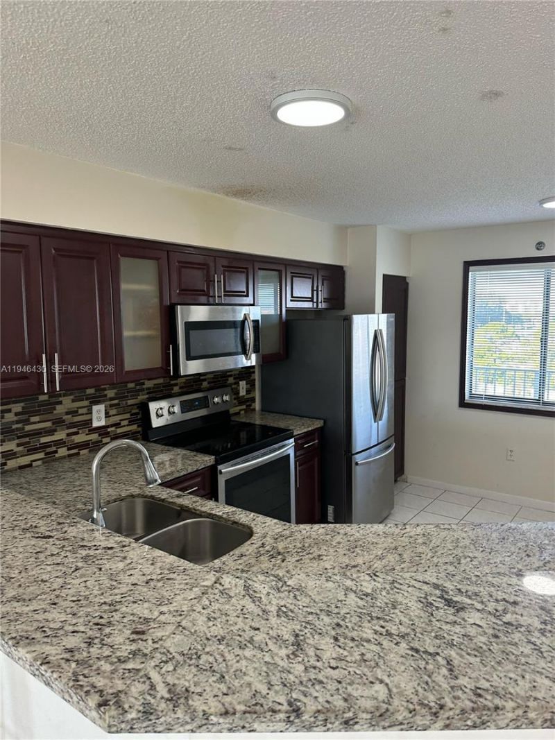 2240 N Cypress Bend Dr , Unit 805, Pompano Beach, FL 33069 Photo