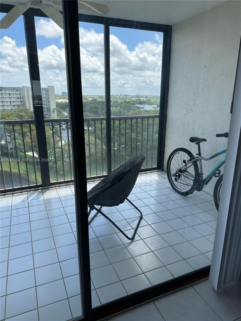 2240 N Cypress Bend Dr , Unit 805, Pompano Beach, FL 33069 Photo