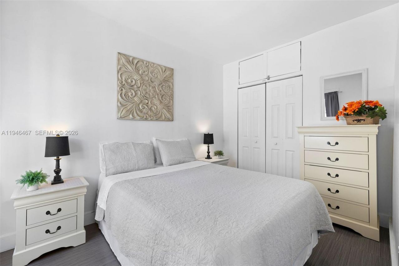 530 Ocean Dr , Unit 108, Miami Beach, FL 33139 Photo