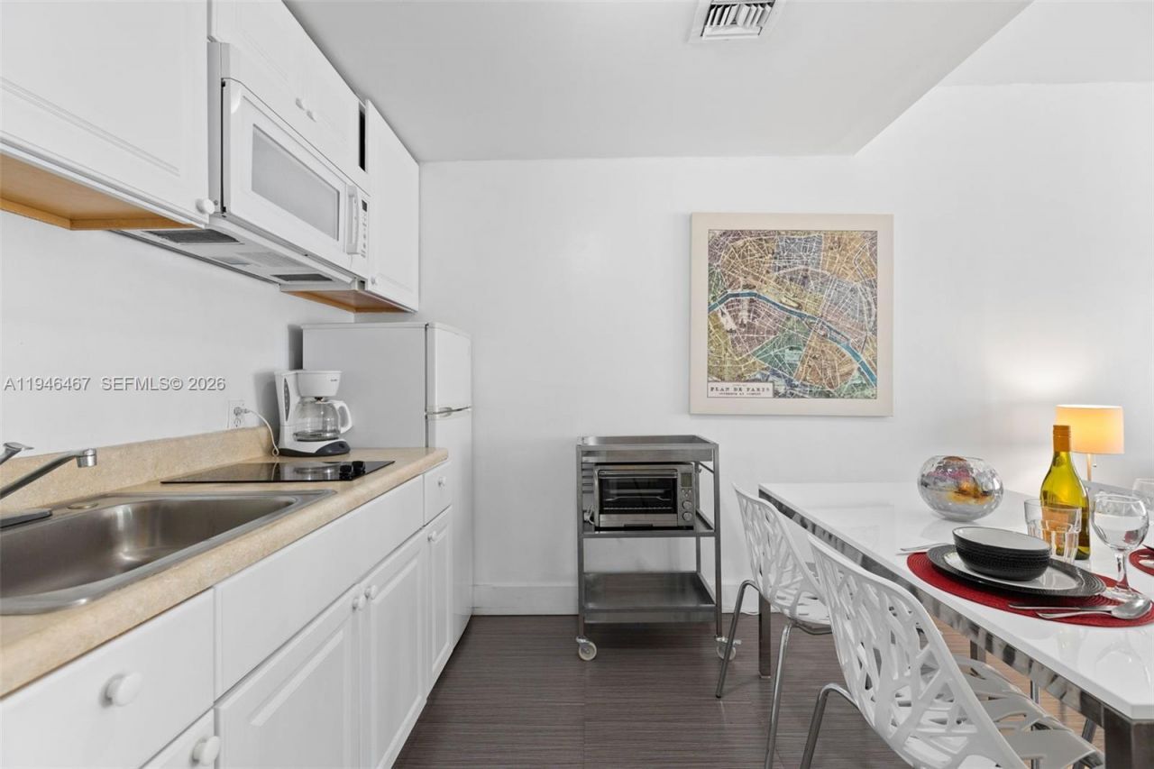 530 Ocean Dr , Unit 108, Miami Beach, FL 33139 Photo