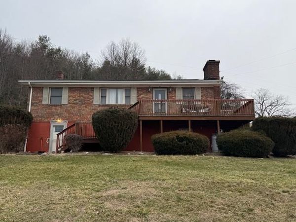 132 Mountain Edge Dr., GLEN MORGAN, WV 25813