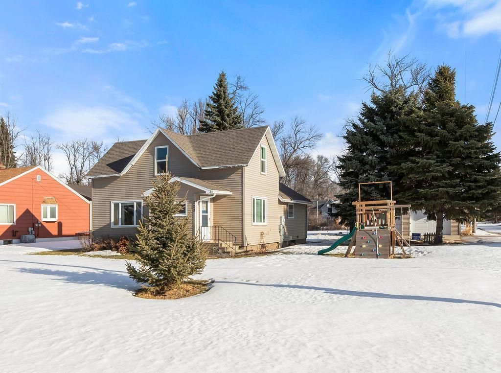 203 Strand Avenue N, Buffalo, ND 58011 Main Photo