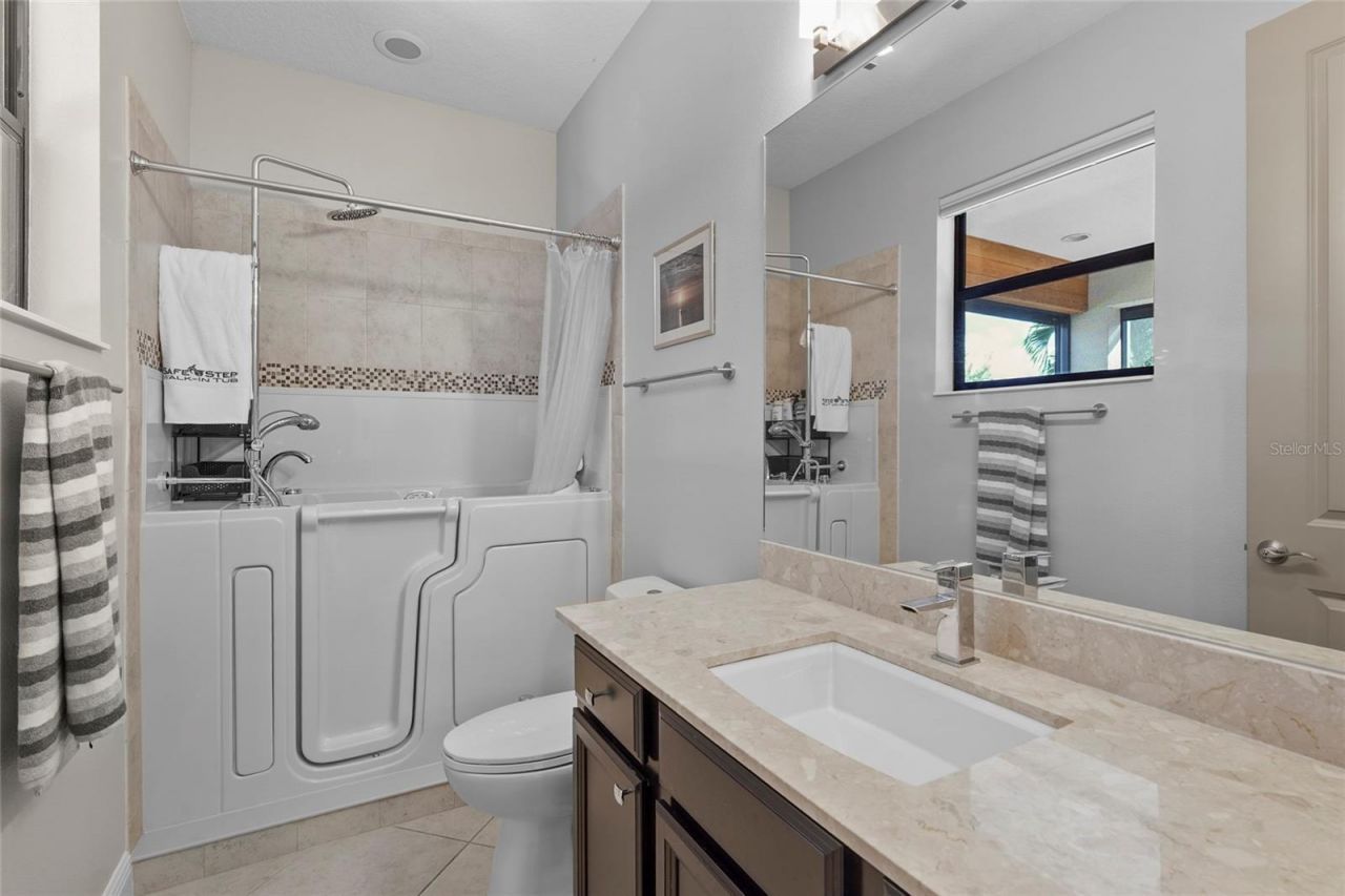 609 Rosemary Circle, Bradenton, FL 34212 Photo