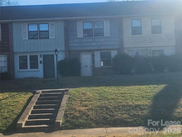 252 5th Avenue NE, Hickory, NC 28601