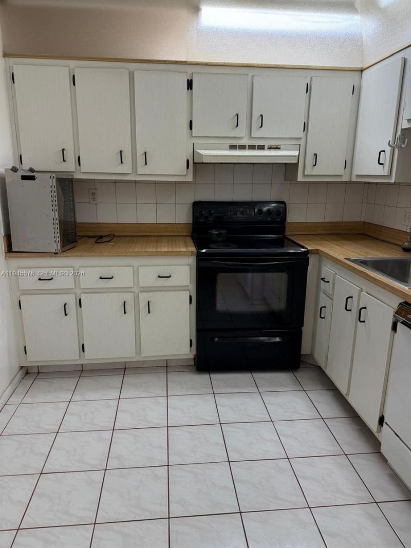 2850 Somerset Dr , Unit 309L, Lauderdale Lakes, FL 33311 Photo