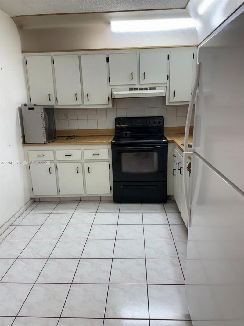 2850 Somerset Dr , Unit 309L, Lauderdale Lakes, FL 33311 Photo