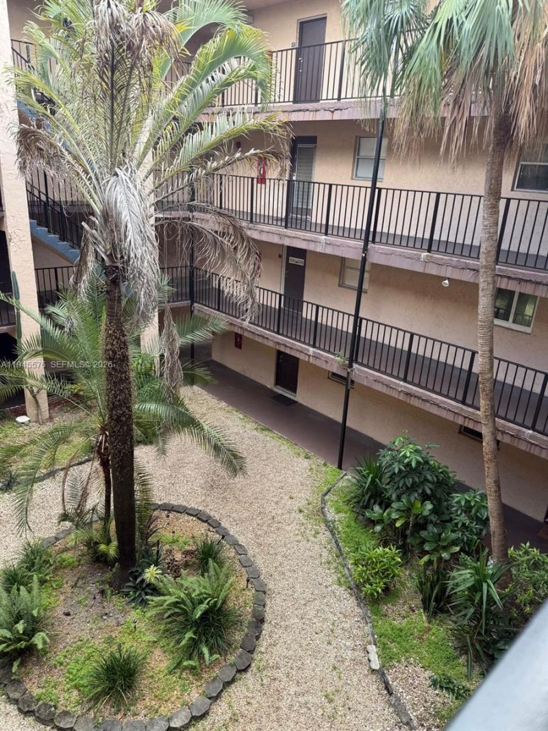 2850 Somerset Dr , Unit 309L, Lauderdale Lakes, FL 33311 Photo