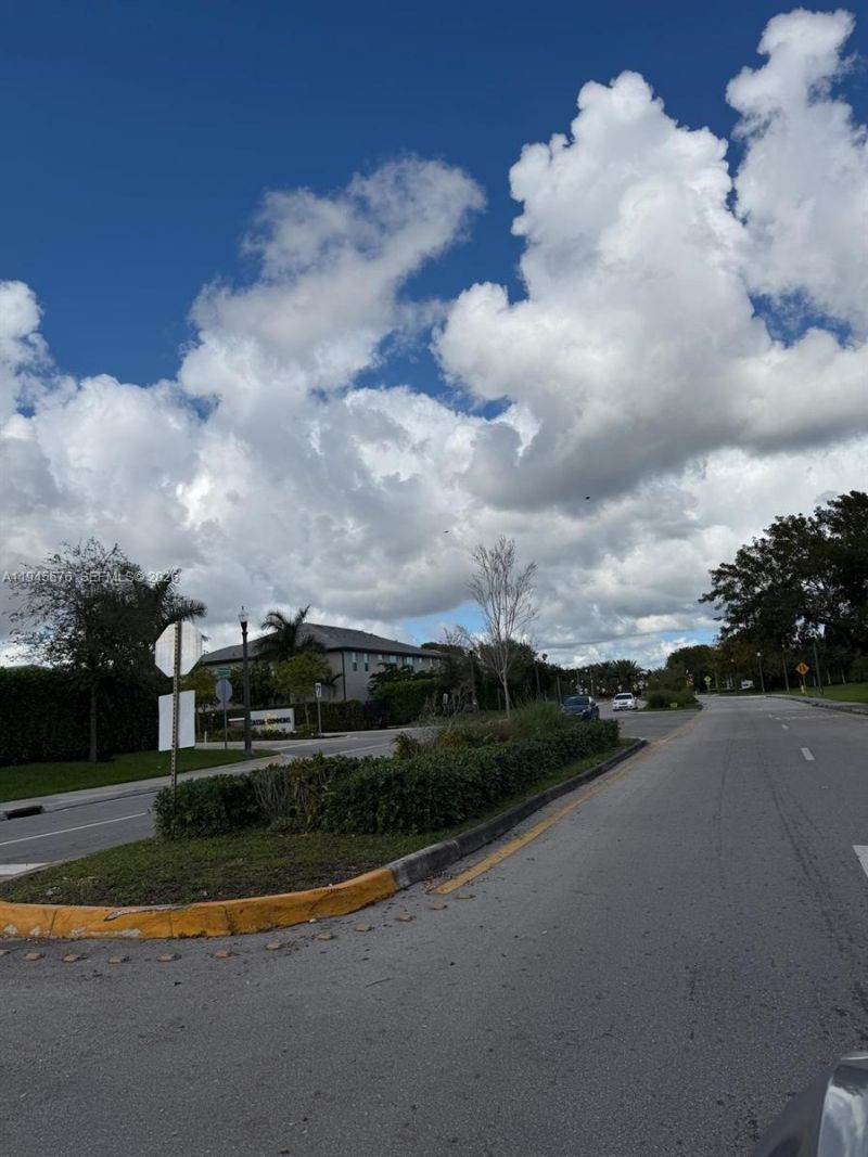 2850 Somerset Dr , Unit 309L, Lauderdale Lakes, FL 33311 Photo