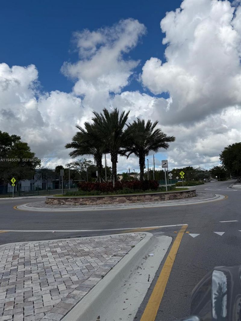 2850 Somerset Dr , Unit 309L, Lauderdale Lakes, FL 33311 Photo