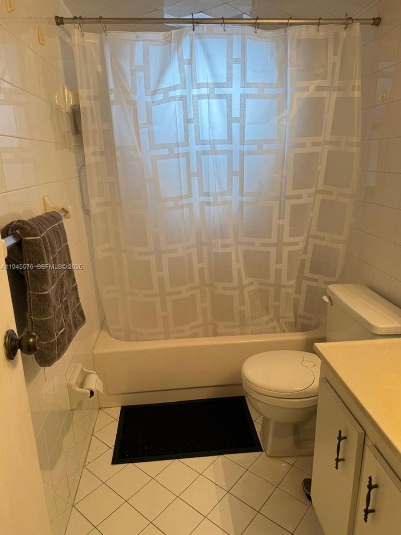 2850 Somerset Dr , Unit 309L, Lauderdale Lakes, FL 33311 Photo