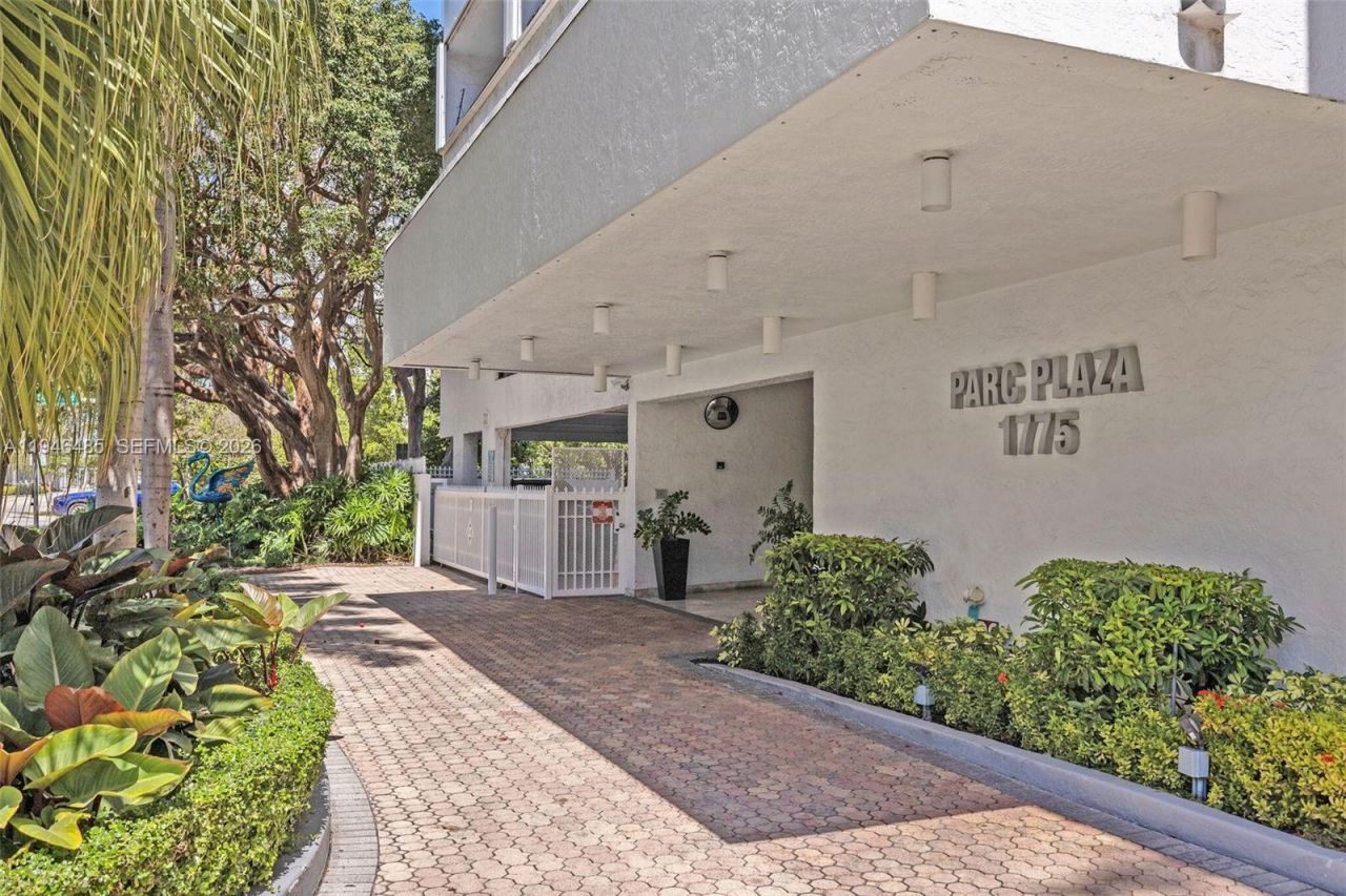 1775 Washington Ave, Unit 4C, Miami Beach, FL 33139 Photo