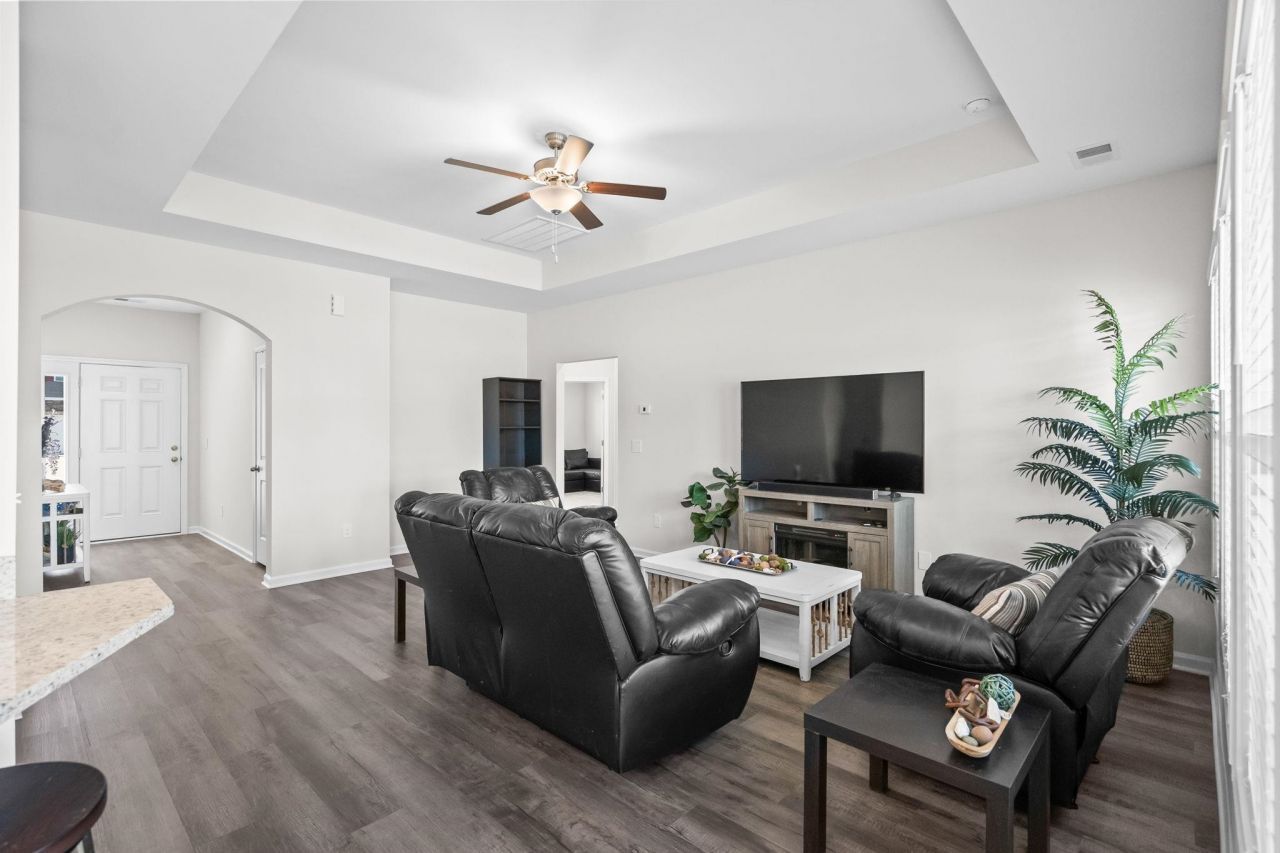 447 Honeyhill Loop Photo 7