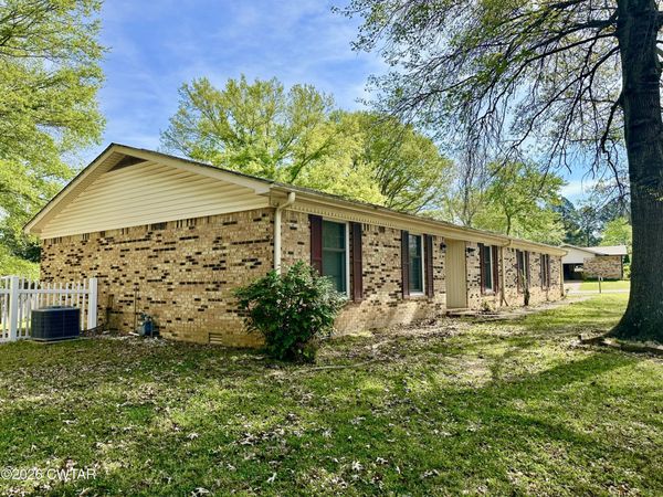 21 Camellia Drive, Jackson, TN 38301