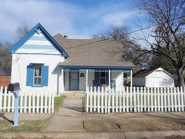 910 Baird Street, Cleburne, TX 76033