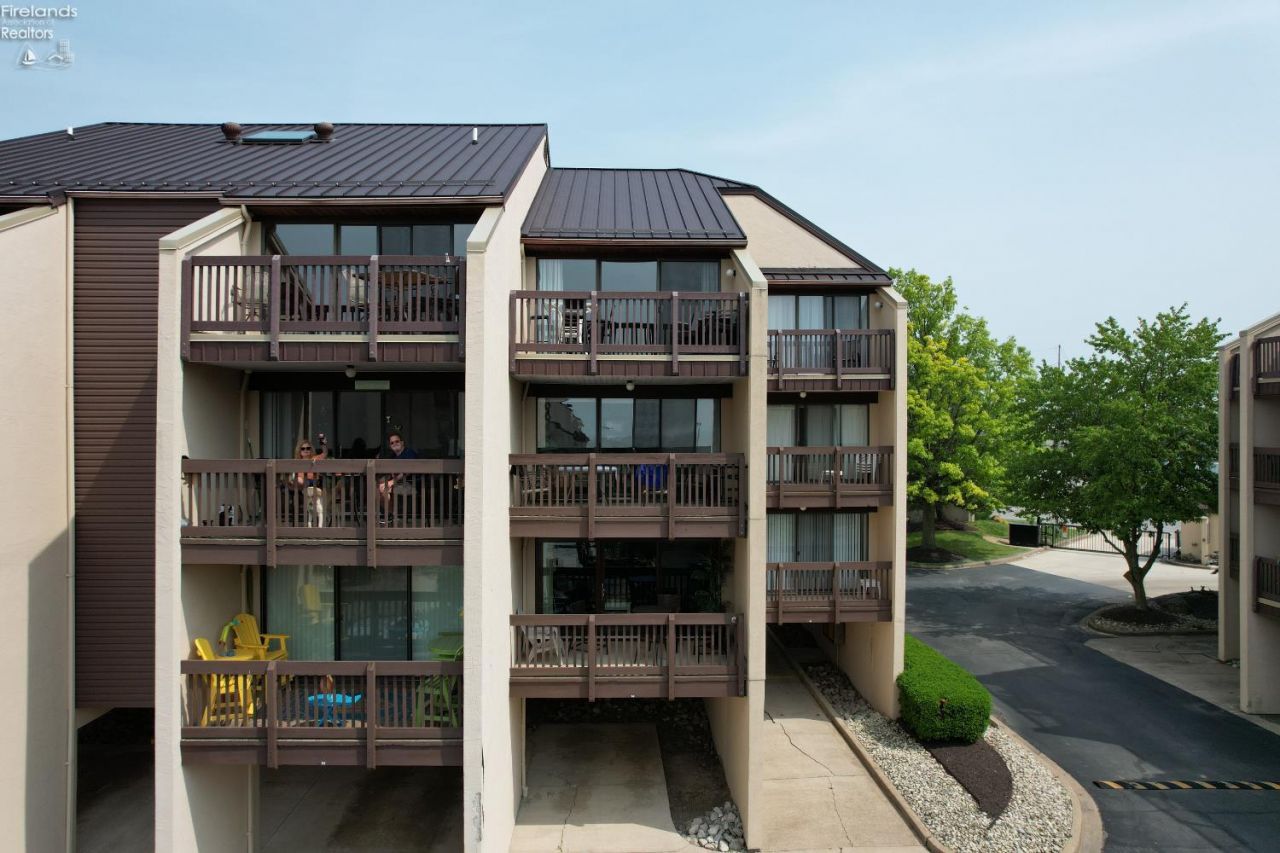 1807 E Perry Street, Unit 69, Port Clinton, OH 43452 Main Photo