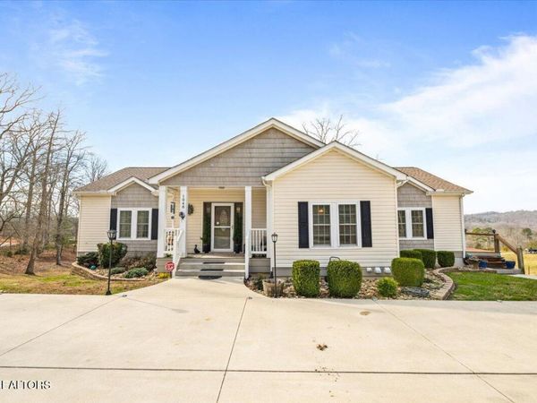 1048 Deerfield Way, LaFollette, TN 37766