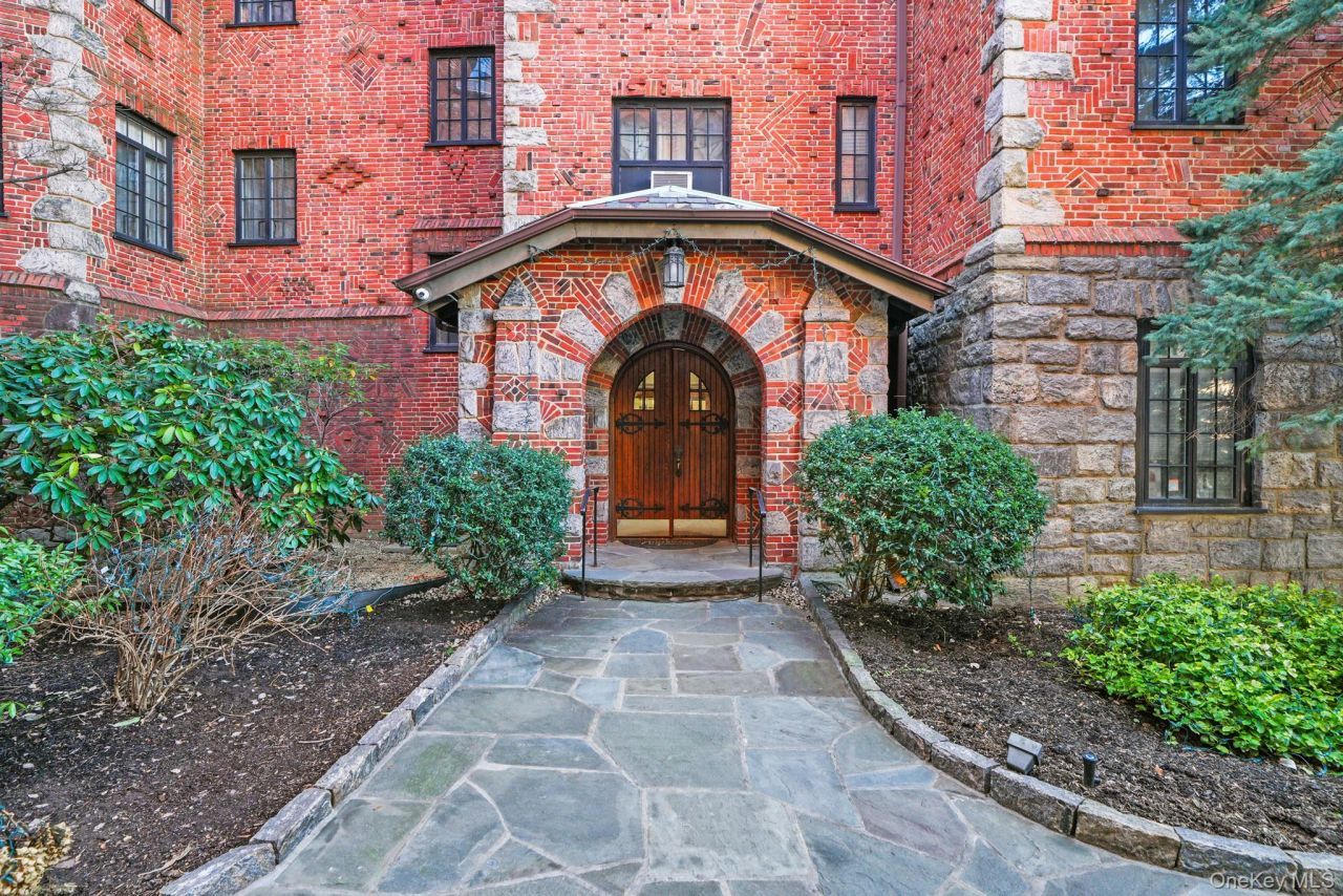 45 Pondfield Road W, Unit 5F, Bronxville, NY 10708 Main Photo