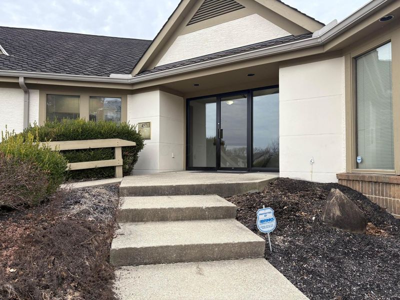 457 Waterbury Court, Columbus, OH 43230 Photo 3