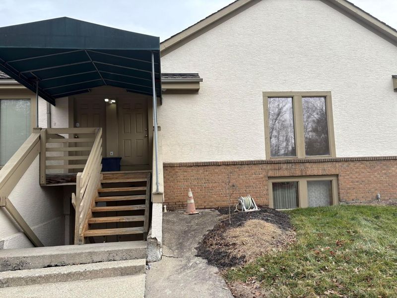 457 Waterbury Court, Columbus, OH 43230 Photo 5