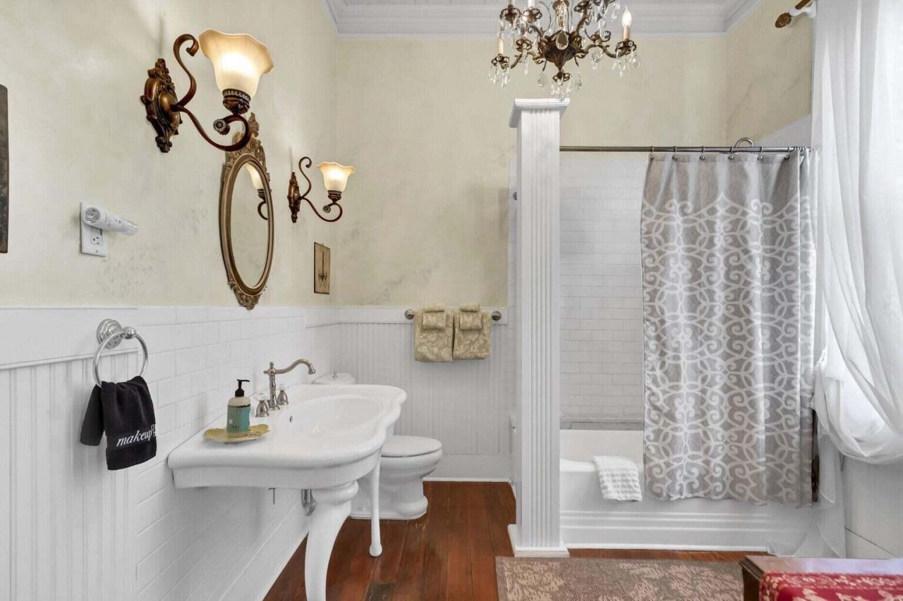 710 S Main Street Photo 37