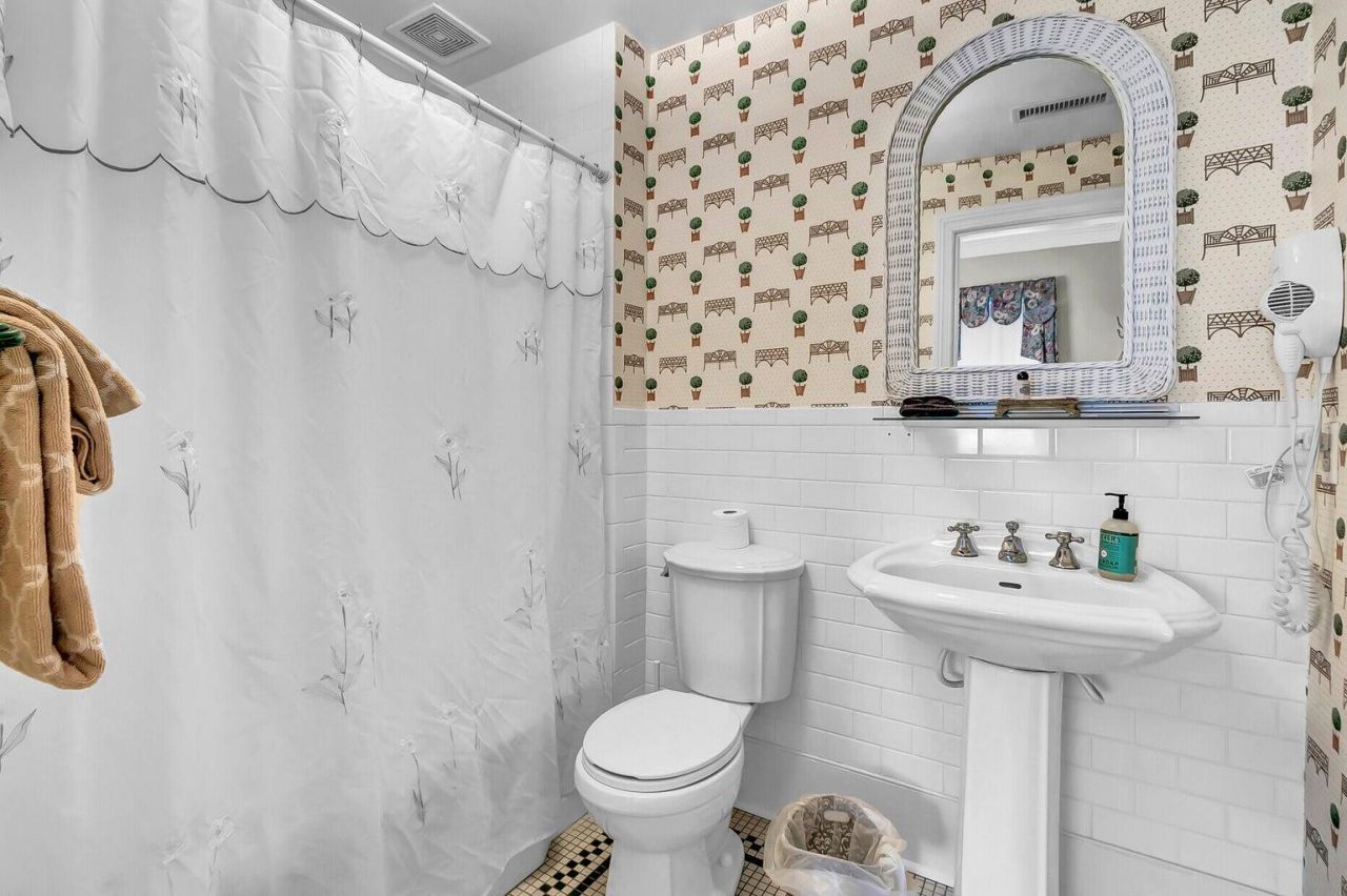 710 S Main Street Photo 39