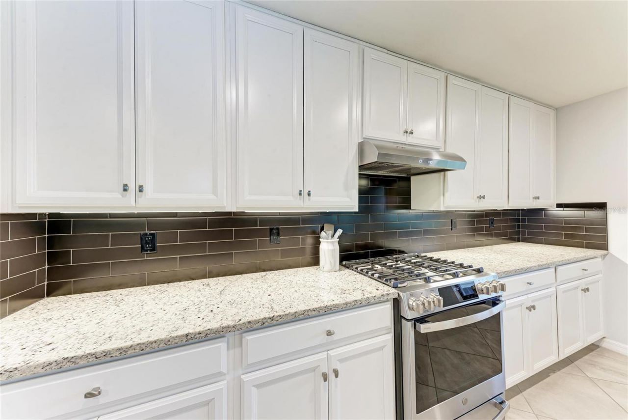 18117 Gawthrop Drive, Unit 101, Bradenton, FL 34211 Photo