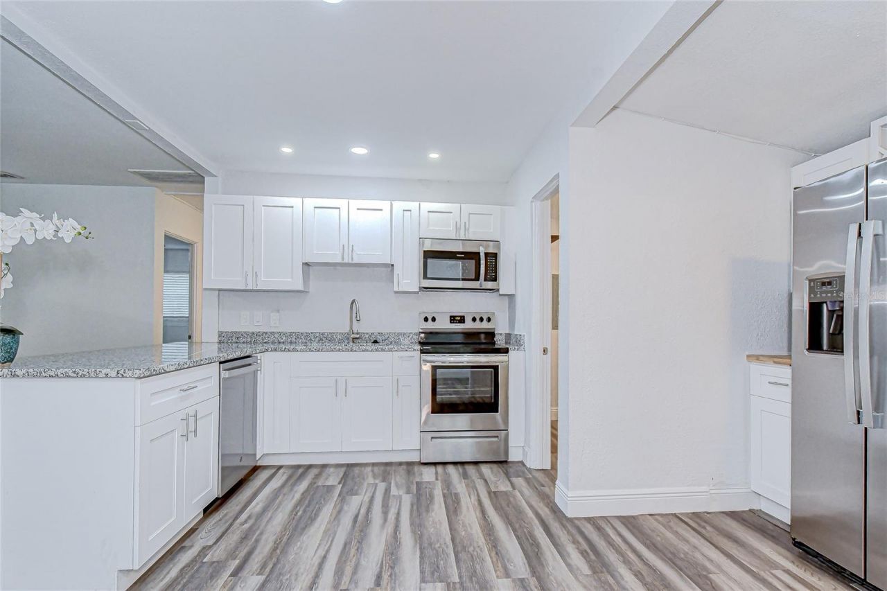 645 38th Avenue S, Saint Petersburg, FL 33705 Photo