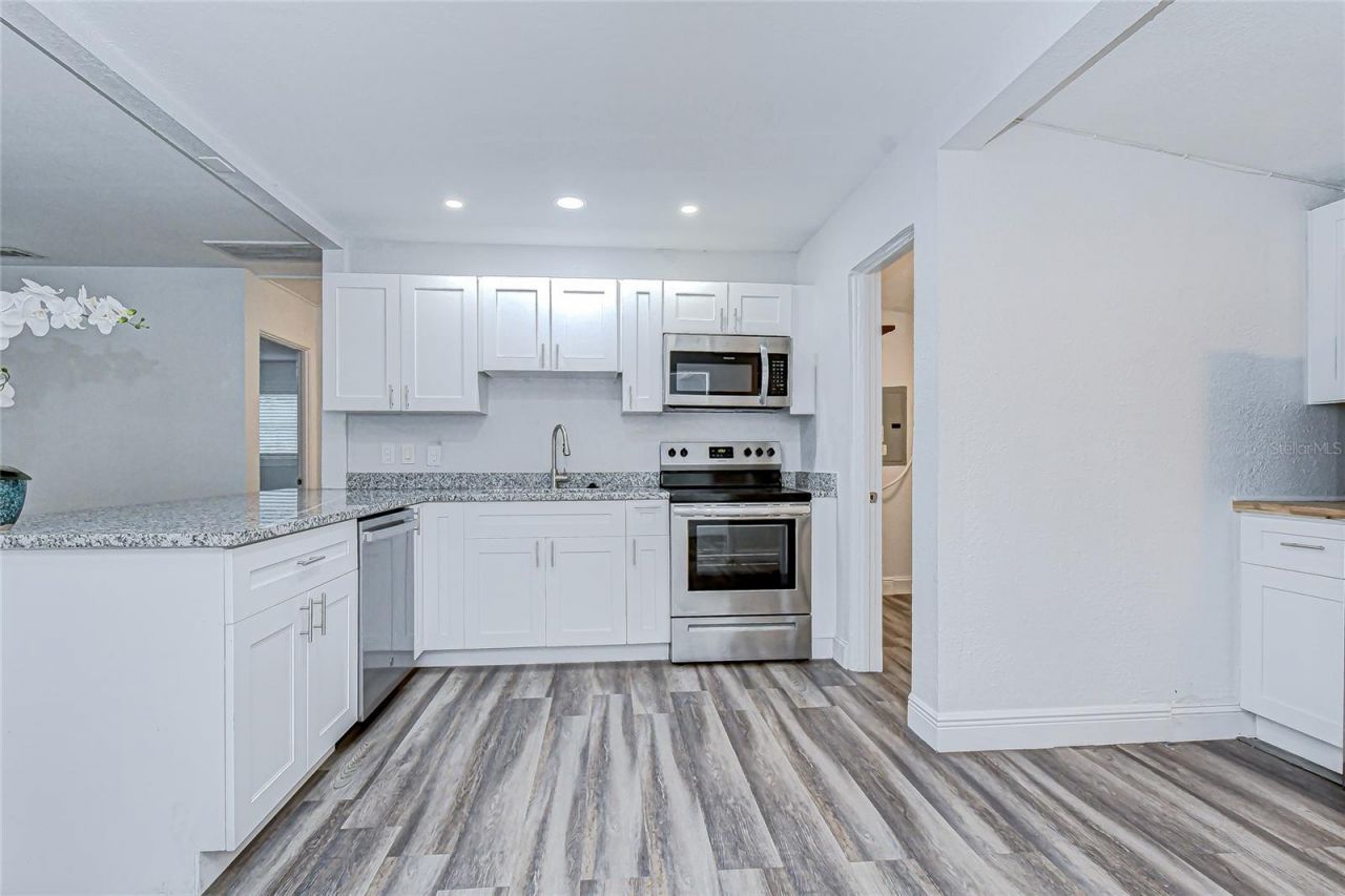 645 38th Avenue S, Saint Petersburg, FL 33705 Photo