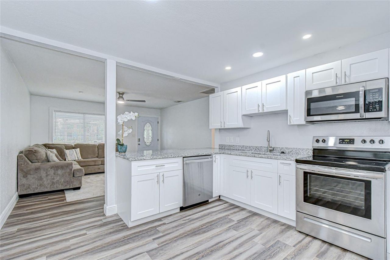 645 38th Avenue S, Saint Petersburg, FL 33705 Photo