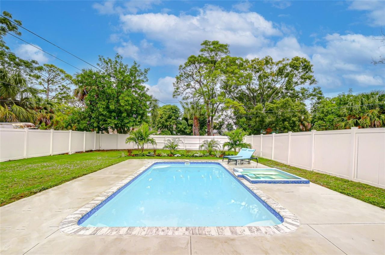 645 38th Avenue S, Saint Petersburg, FL 33705 Photo