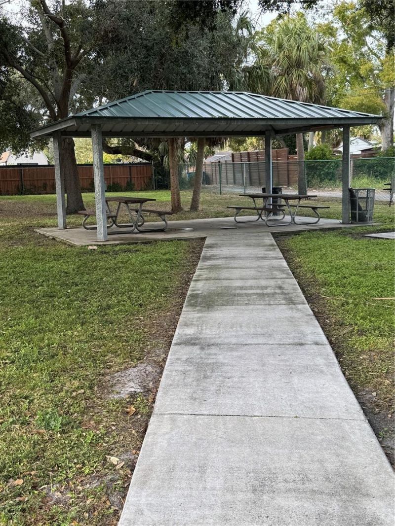 645 38th Avenue S, Saint Petersburg, FL 33705 Photo