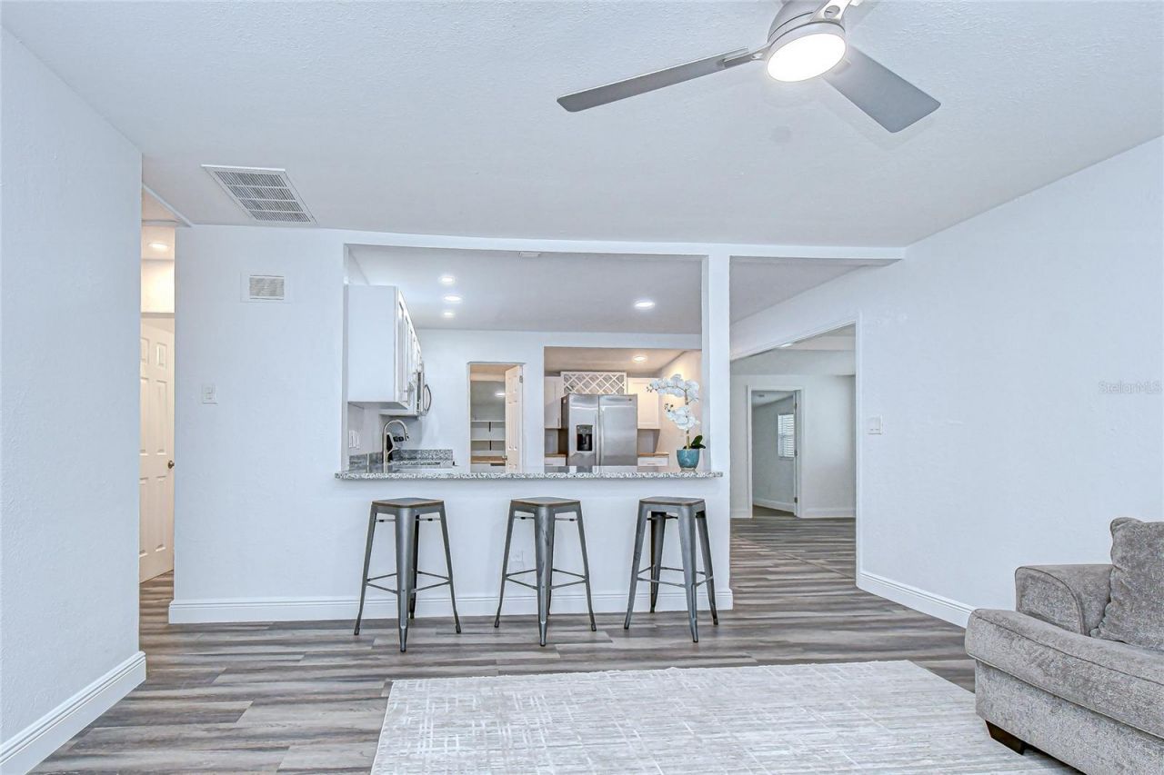 645 38th Avenue S, Saint Petersburg, FL 33705 Photo