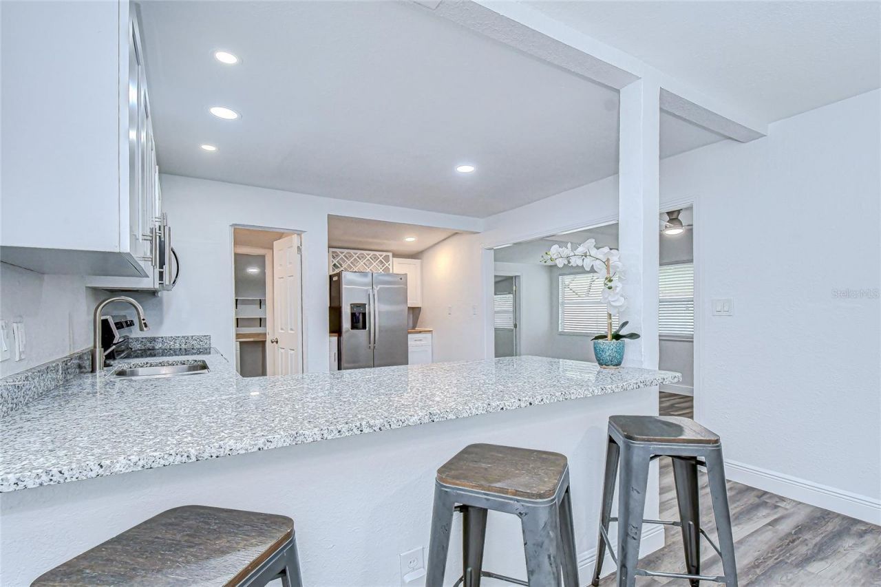 645 38th Avenue S, Saint Petersburg, FL 33705 Photo