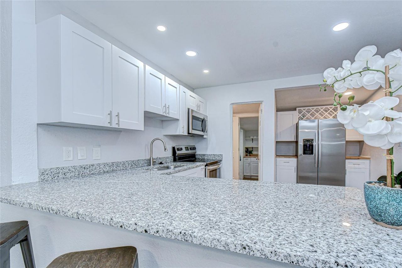 645 38th Avenue S, Saint Petersburg, FL 33705 Photo