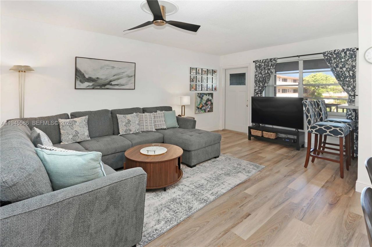 5300 Washington St, Unit E207, Hollywood, FL 33021 Photo