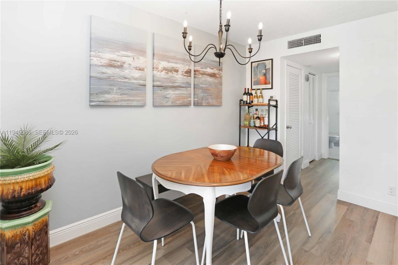 5300 Washington St, Unit E207, Hollywood, FL 33021 Photo