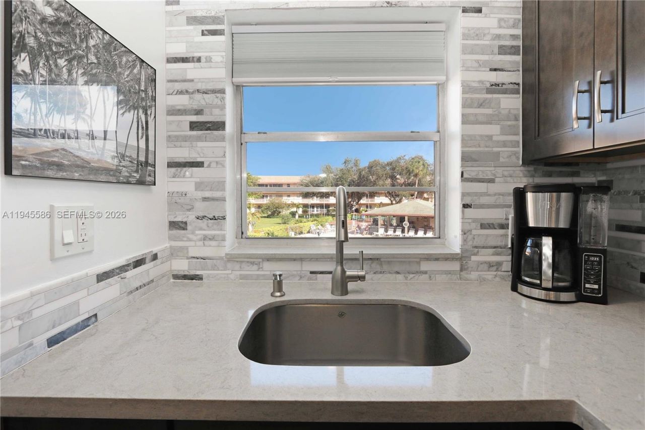 5300 Washington St, Unit E207, Hollywood, FL 33021 Photo