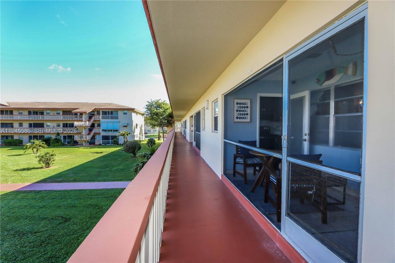 5300 Washington St, Unit E207, Hollywood, FL 33021 Photo