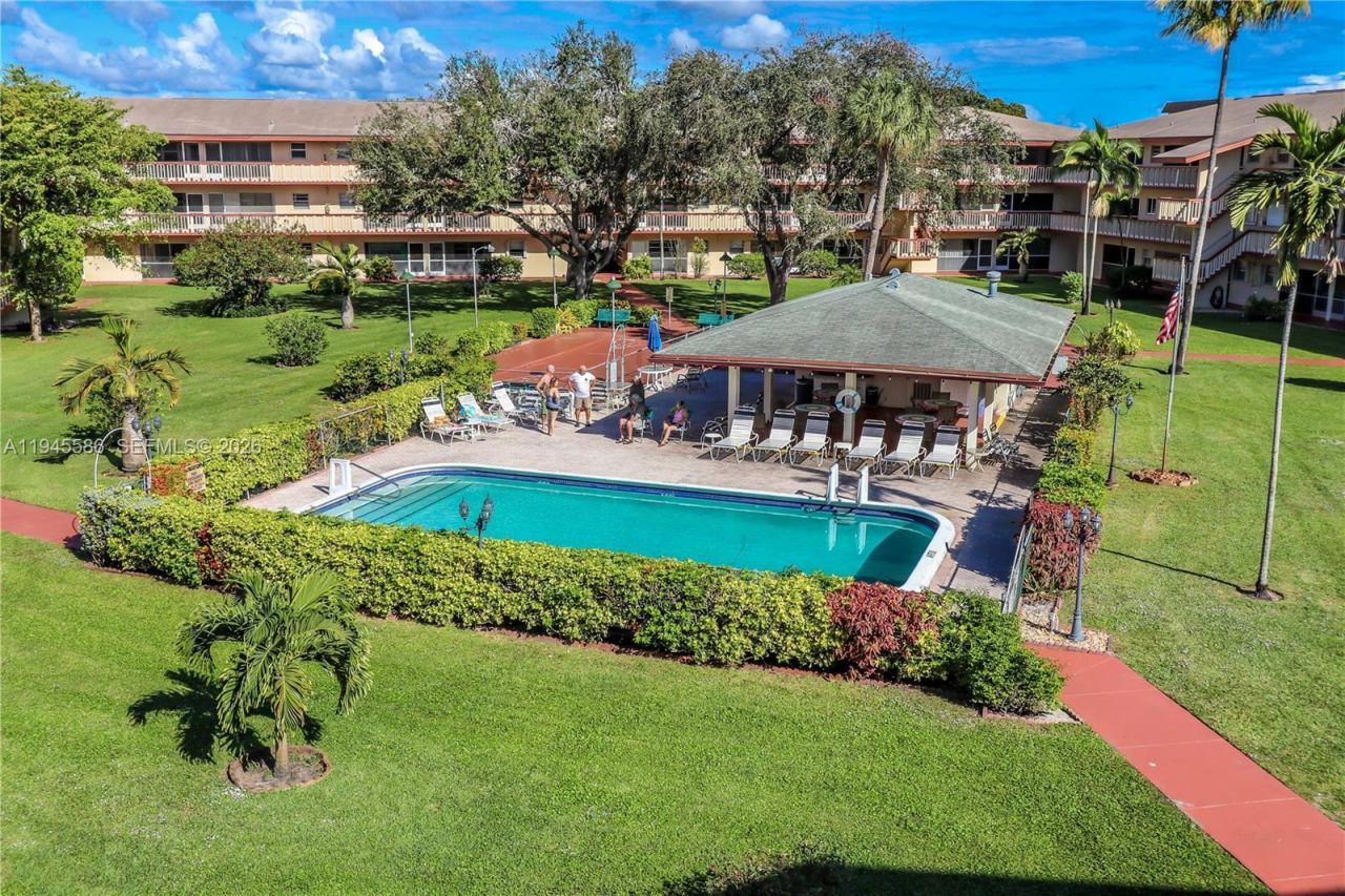 5300 Washington St, Unit E207, Hollywood, FL 33021 Photo