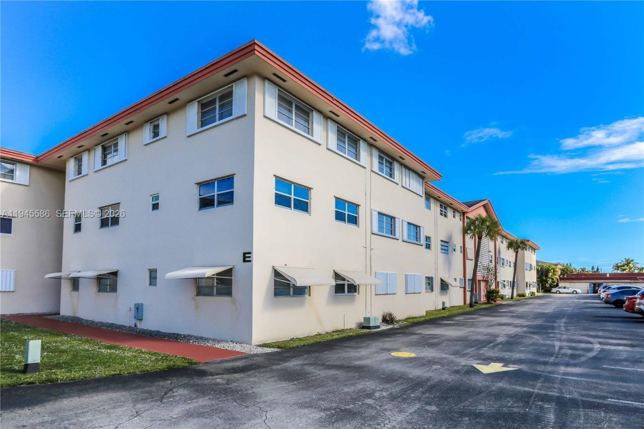 5300 Washington St, Unit E207, Hollywood, FL 33021 Photo