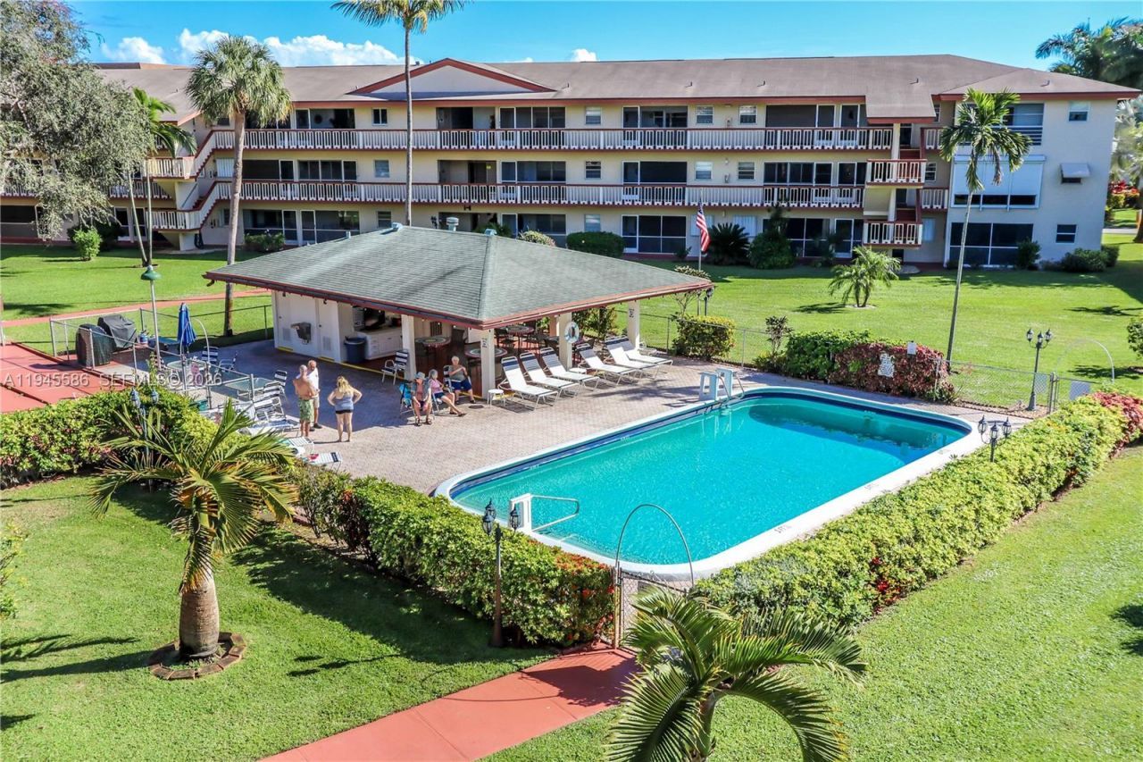 5300 Washington St, Unit E207, Hollywood, FL 33021 Photo